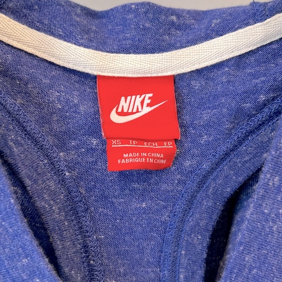 Nike 2-Toned Blue Sleeveless, Racerback & V-Neck Workout Top - Light Soft Cotton - Picture 5 of 5